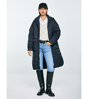 Черно капитонирано дълго яке KINNETISA с качулка снимка