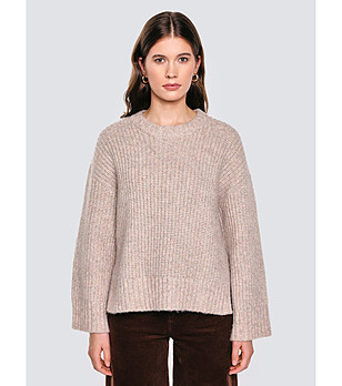 Бежов пуловер с релефна плетка AMAYA снимка