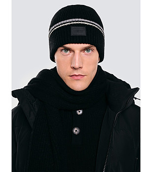 Мъжка черна зимна шапка с контрастни ивици WANDEGOR  снимка