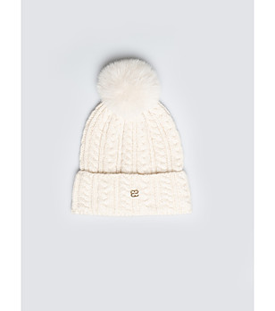 Дамска плетена шапка в цвят крем с помпон CAROLE снимка