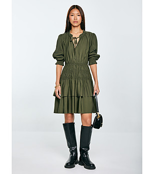 Зелена рокля с буфан ръкави снимка