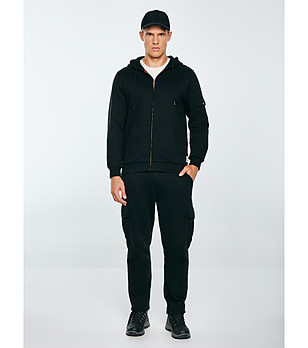 Черен памучен спортен панталон с карго джобове снимка