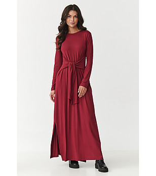 Дълга рокля в бордо с връзка на талията снимка