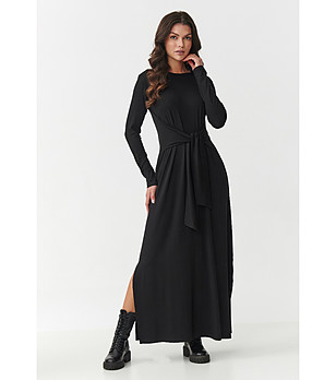 Дълга рокля в черно с връзка на талията снимка