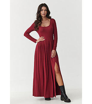 Дълга рокля в цвят бордо с цепка снимка