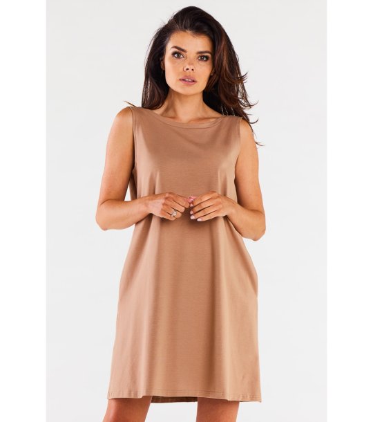 Бежова рокля без ръкави снимка