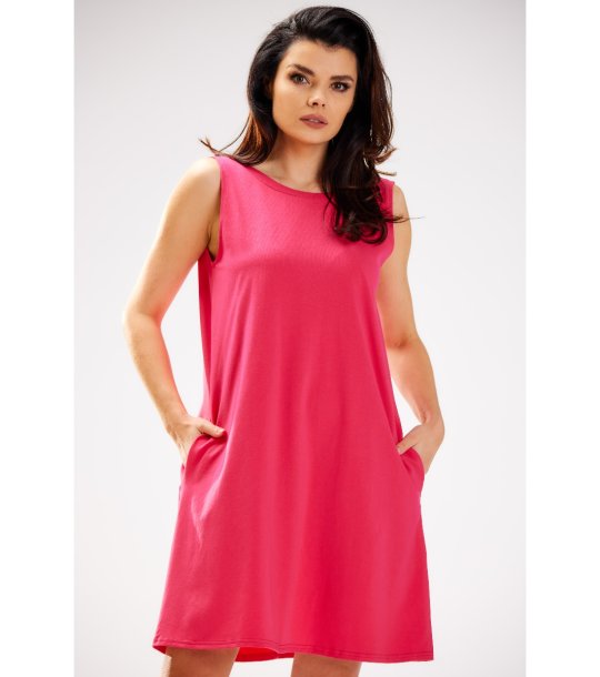 Цикламена рокля с отворен гръб снимка