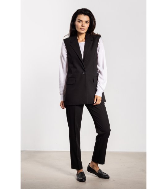 Черна елегантна жилетка A745 снимка