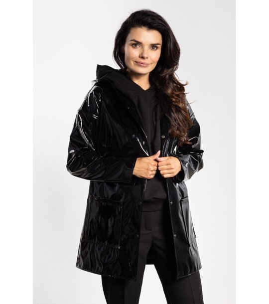 Дамско черно яке с гланцов ефект снимка