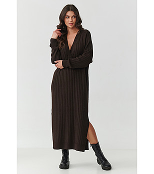 Дълга кафява рокля от плетиво снимка