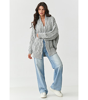 Дамска сива жилетка с ефектна плетка снимка