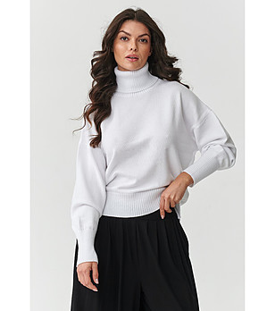 Дамски бял пуловер с поло яка снимка