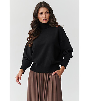 Дамски черен пуловер с поло яка снимка