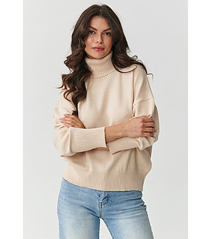 Дамски светлобежов пуловер с поло яка снимка