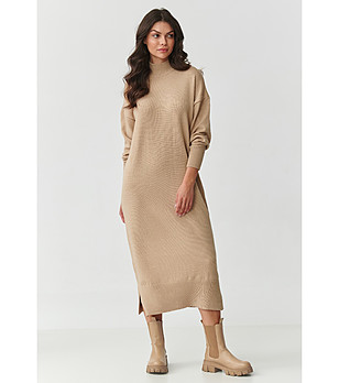 Бежова плетена миди рокля снимка