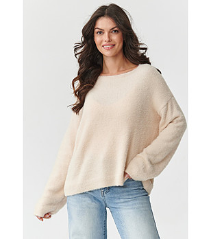 Дамски пуловер в светлобежов цвят снимка