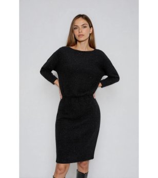 Черна рокля с блестящ ефект снимка