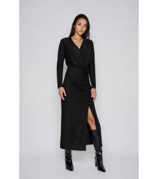 Рокля в черно с цепка и декоративно цвете снимка