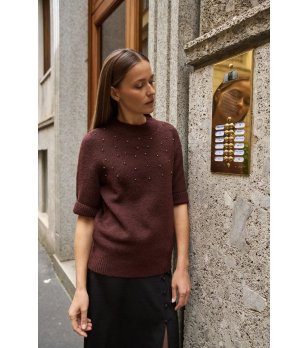 Дамски пуловер в цвят бургунд с перли снимка