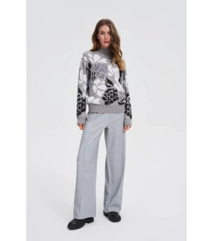 Дамски сив пуловер с флорални мотиви снимка