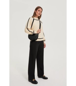 Дамска черна чанта през рамо снимка