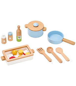 Комплект с дървени тенджери и аксесоари за готвене снимка