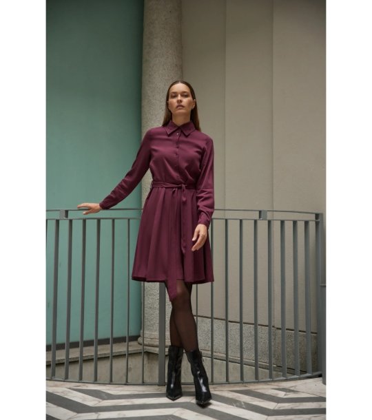 Рокля тип риза в бордо риза с колан  снимка