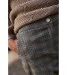 Дамски сив панталон на фино каре -2 снимка