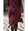 Рокля тип риза в бордо риза с колан -3 снимка