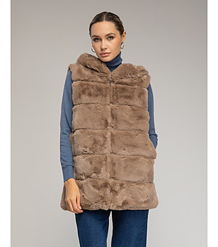 Бежов пухкав дамски елек снимка