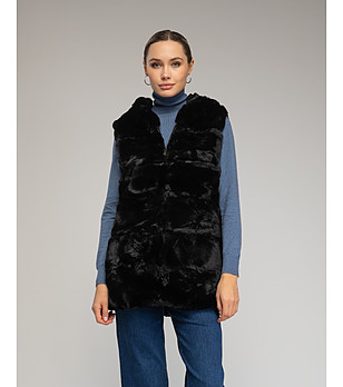 Черен пухкав дамски елек снимка