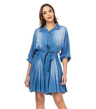 Рокля-риза в синьо с визия деним снимка