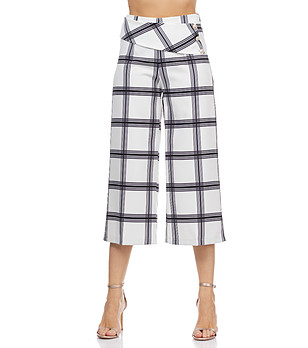 Бял 7/8 дамски панталон на каре снимка