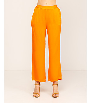 Дамски панталон в оранжево снимка