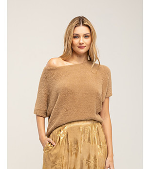 Бежов дамски oversize пуловер снимка