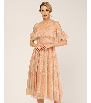 Дантелена миди рокля в цвят пудра снимка