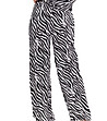 Дамски памучен панталон в черно и бяло с принт зебра-2 снимка