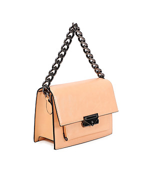 Дамска чанта в цвят праскова с верижка снимка