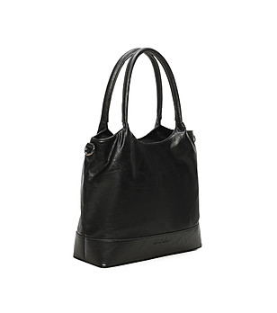 Дамска чанта в черно с дълги дръжки снимка