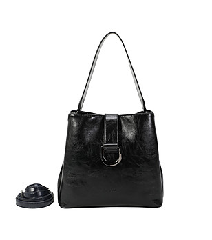 Дамска чанта в черно с три отделения снимка