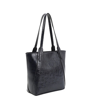 Дамска чанта в тъмносиньо снимка