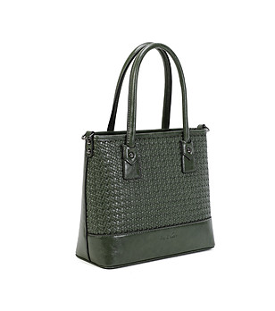 Дамска чанта в цвят каки с релефен преден панел снимка