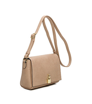 Бежова чанта през рамо с капак снимка