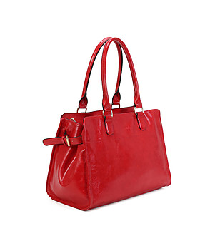 Голяма червена дамска чанта снимка