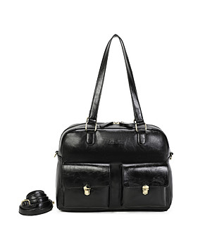 Черна дамска чанта с предни джобове снимка