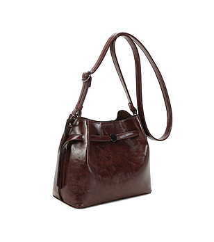 Дамска чанта през рамо в тъмнокафяво  снимка