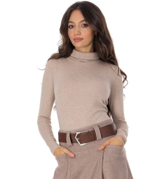 Бежова поло блуза с дълъг ръкав  снимка