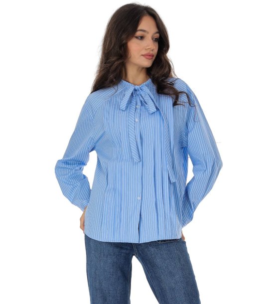 Синя раирана дамска риза с панделка  снимка