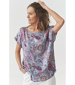 Многоцветна блуза с щампа пейсли OMA снимка