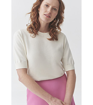 Дамски пуловер в екрю AUGUST снимка